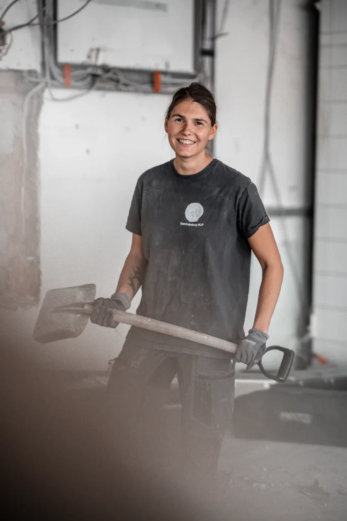 Lucienne Bernhardt von Entrümpelung RLP bei einer Entkernung